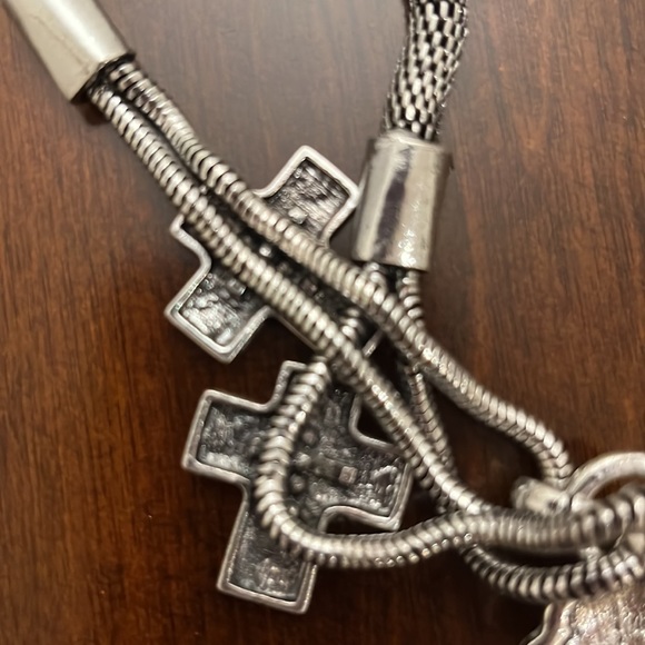 Big cross statement necklace - Picture 7 of 8